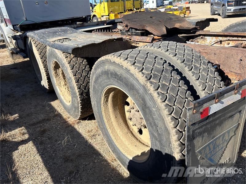 Western Star 4900SA 8x6 Tri/A Sleeper Truck Tractor Naudoti vilkikai