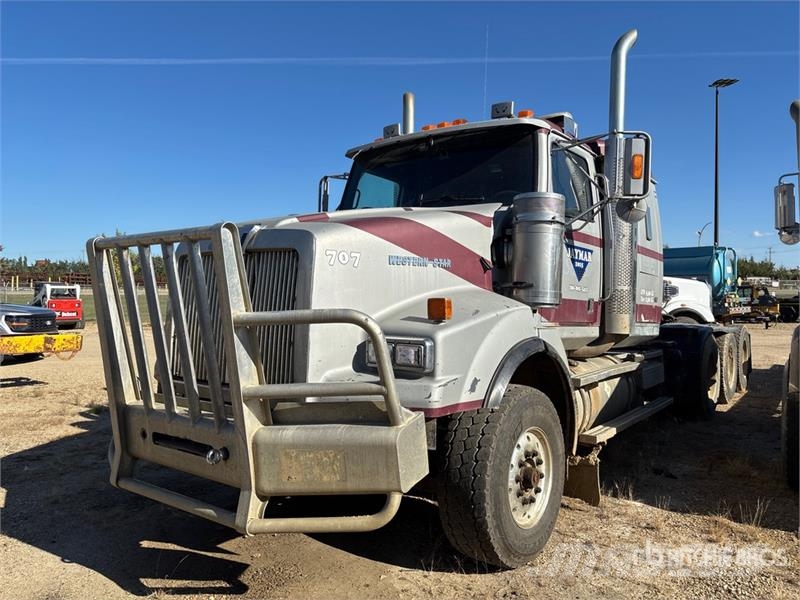 Western Star 4900SA 8x6 Tri/A Sleeper Truck Tractor Naudoti vilkikai