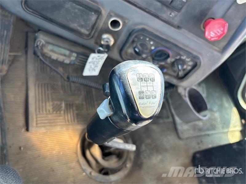 Western Star 4900SA 8x6 Sleeper Winch Truck Hinausautot