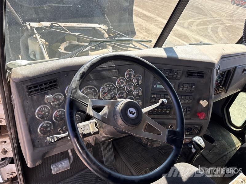 Western Star 4900SA 8x6 Sleeper Winch Truck Hinausautot