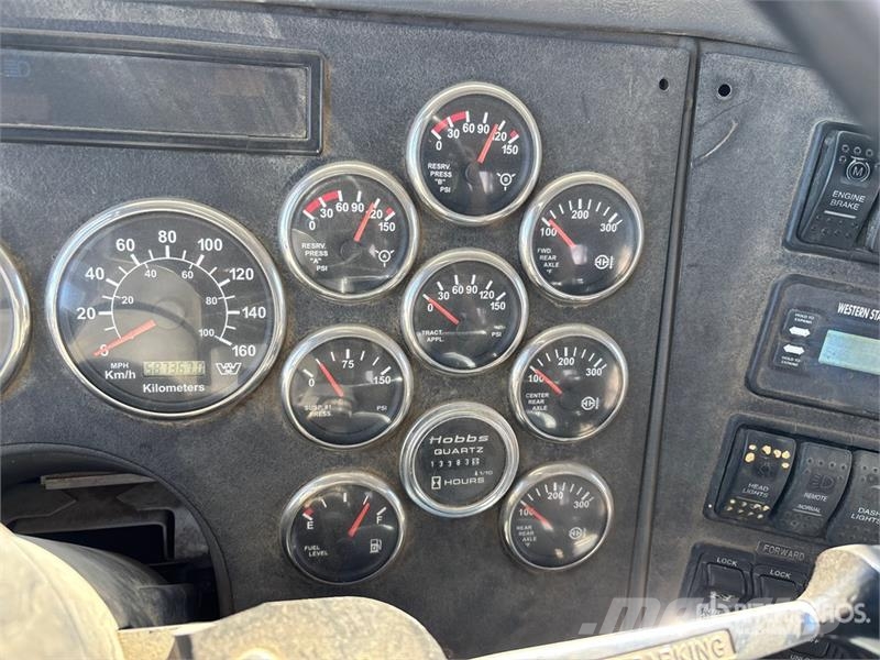 Western Star 4900SA 8x6 Sleeper Winch Truck Hinausautot