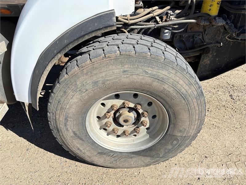 Western Star 4900SA 8x6 Sleeper Winch Truck Hinausautot