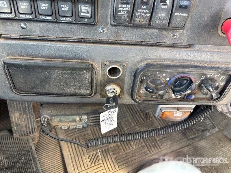 Western Star 4900SA 8x6 Sleeper Winch Truck Hinausautot