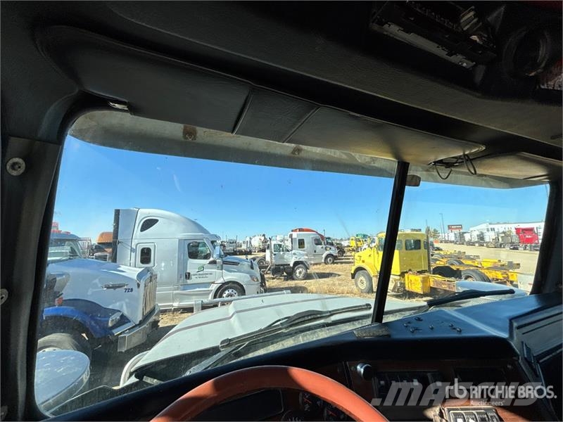 Western Star 4900SA 8x6 Tri/A Sleeper Truck Tractor Naudoti vilkikai