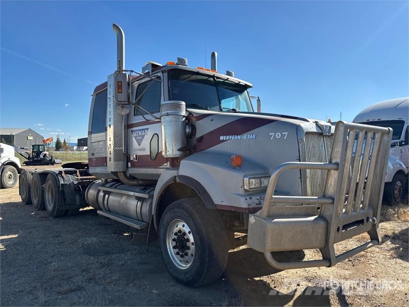Western Star 4900SA 8x6 Tri/A Sleeper Truck Tractor Naudoti vilkikai