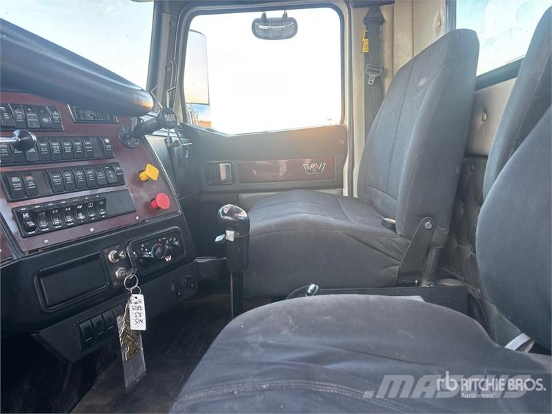 Western Star 4900SA 8x6 Tri/A Dump Truck Sora- ja kippiautot