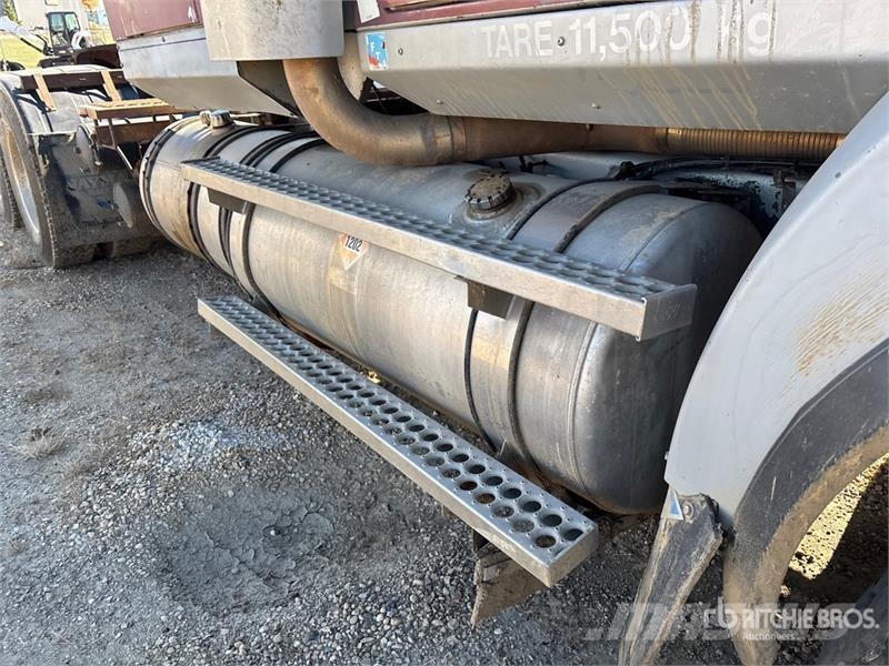Western Star 4900SA 8x6 Tri/A Sleeper Truck Tractor Naudoti vilkikai