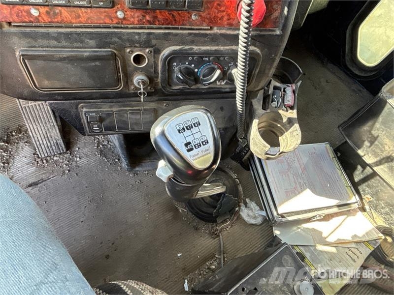 Western Star 4900SA 8x6 Sleeper Winch Truck Vehículos de reciclaje