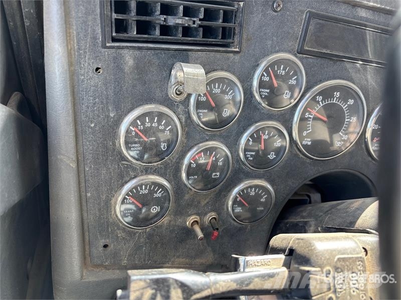 Western Star 4900SA 8x6 Sleeper Winch Truck Hinausautot