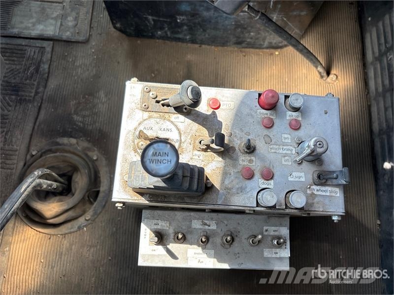 Western Star 4900SA 8x6 Sleeper Winch Truck Hinausautot