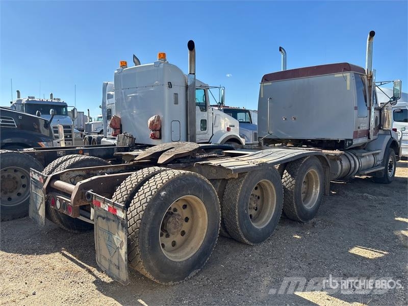 Western Star 4900SA 8x6 Tri/A Sleeper Truck Tractor Naudoti vilkikai