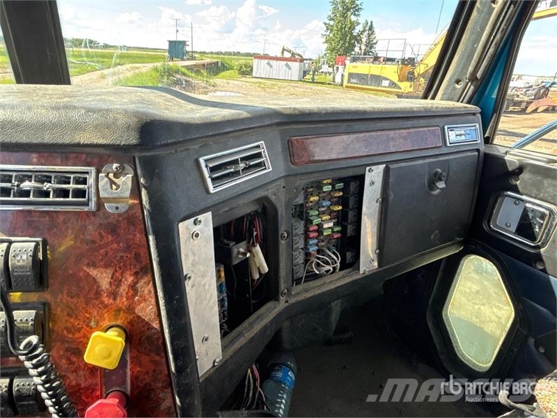 Western Star 4900SA 8x6 Sleeper Winch Truck Vehículos de reciclaje