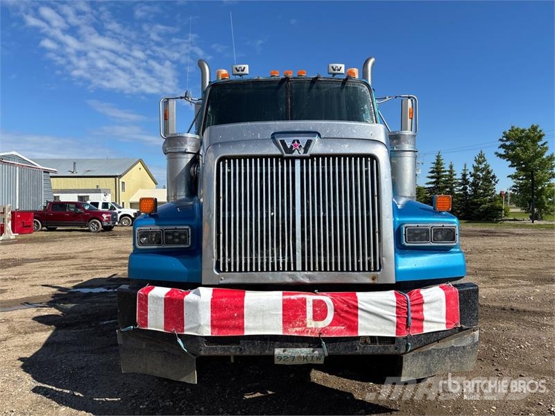 Western Star 4900SA 8x6 Sleeper Winch Truck Vehículos de reciclaje