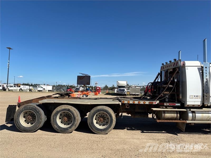 Western Star 4900SA 8x6 Sleeper Winch Truck Hinausautot