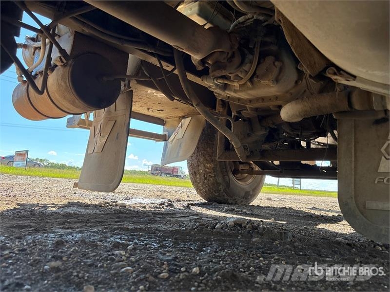Western Star 4900SA 8x6 Sleeper Winch Truck Vehículos de reciclaje