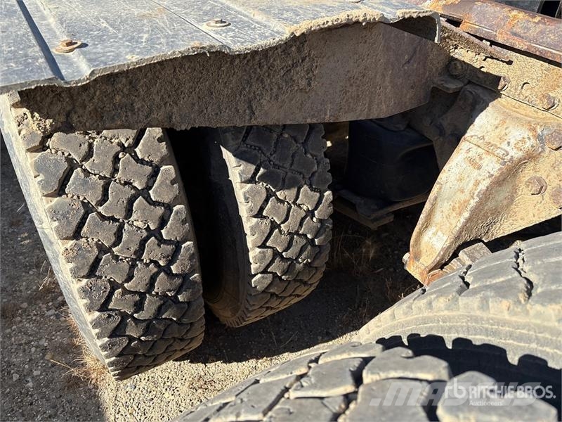 Western Star 4900SA 8x6 Tri/A Sleeper Truck Tractor Naudoti vilkikai