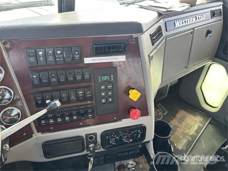 Western Star 4900SA 8x6 Sleeper Winch Truck مركبات إصلاح الأعطال