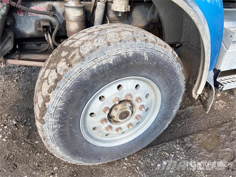 Western Star 4900SA 8x6 Sleeper Winch Truck Vehículos de reciclaje
