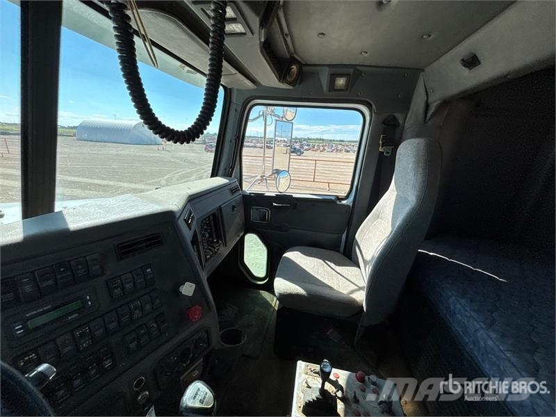 Western Star 4900SA 8x6 Sleeper Winch Truck Hinausautot