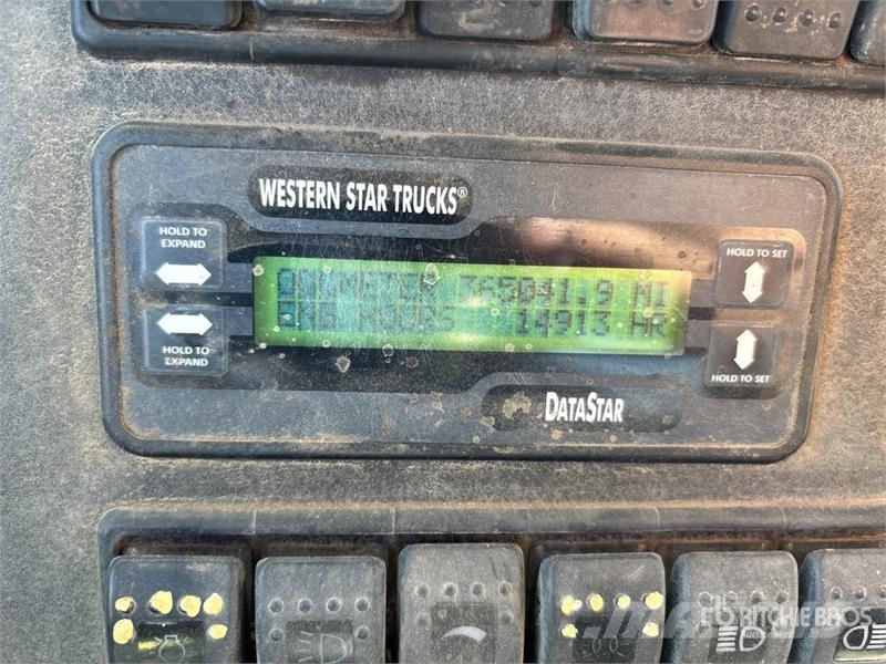 Western Star 4900SA 8x6 Sleeper Winch Truck Hinausautot