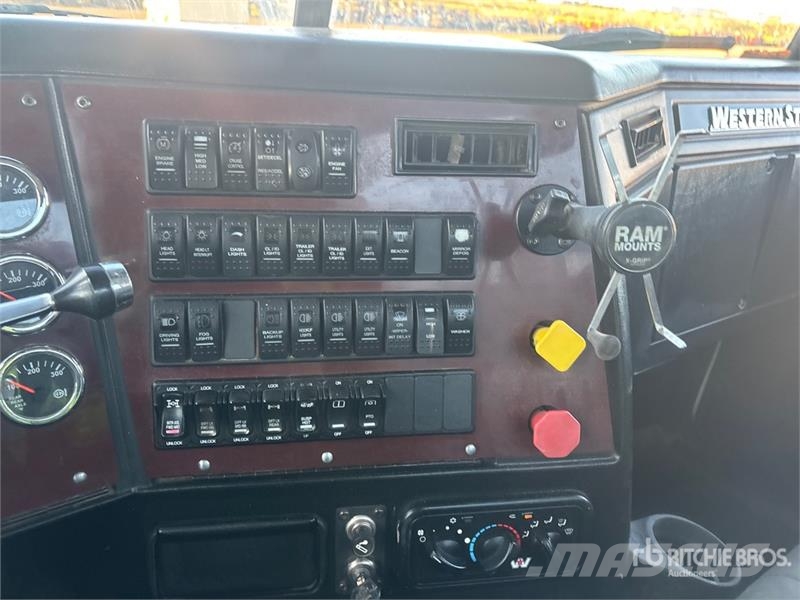 Western Star 4900SA 8x6 Tri/A Dump Truck Sora- ja kippiautot