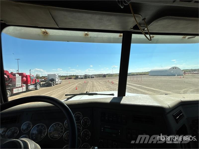 Western Star 4900SA 8x6 Sleeper Winch Truck Hinausautot