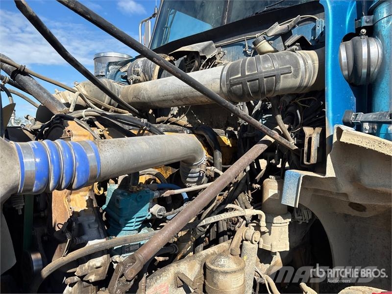 Western Star 4900SA 8x6 Sleeper Winch Truck Vehículos de reciclaje