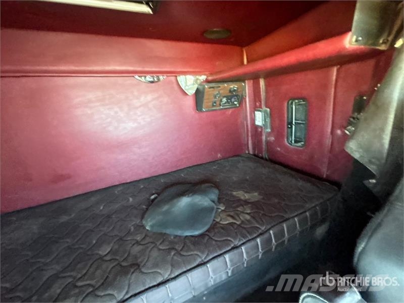 Western Star 4900SA 8x6 Tri/A Sleeper Truck Tractor Naudoti vilkikai