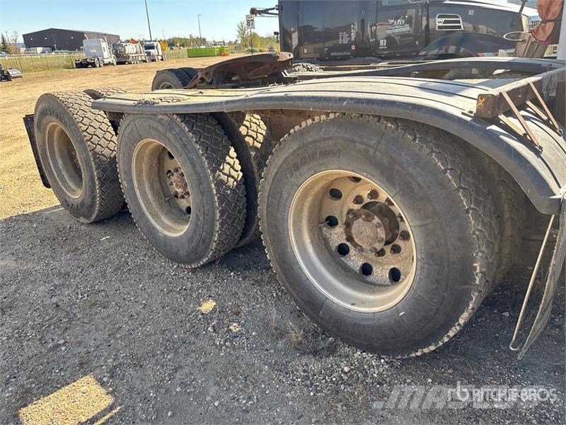 Western Star 4900SA 8x6 Tri/A Sleeper Truck Tractor Naudoti vilkikai
