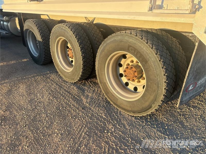 Western Star 4900SA 8x6 Tri/A Dump Truck Sora- ja kippiautot