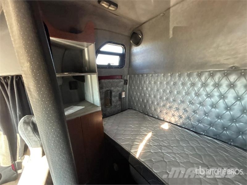 Western Star 4900SA T/A Sleeper Truck Tractor Naudoti vilkikai