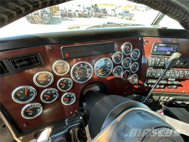 Western Star 4900SB 8x6 Tri/A Day Cab Truck Tractor 트랙터 유닛
