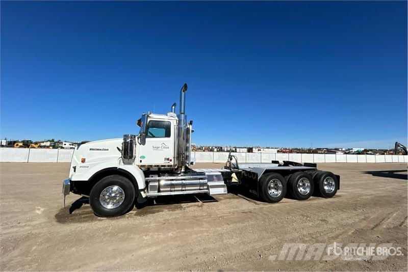 Western Star 4900SB 8x6 Tri/A Day Cab Truck Tractor 트랙터 유닛