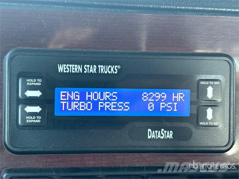 Western Star 4900SB 8x6 Tri/A Day Cab Truck Tractor 트랙터 유닛