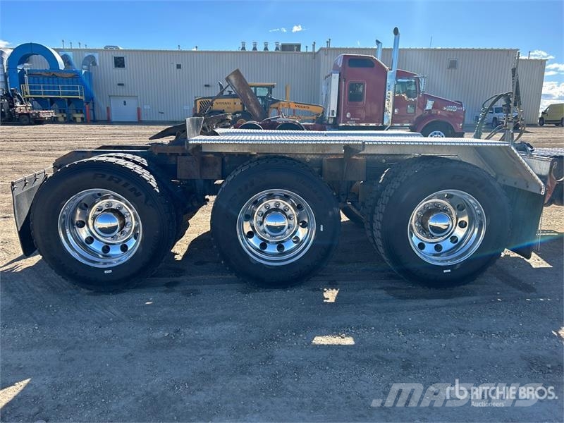 Western Star 4900SB 8x6 Tri/A Day Cab Truck Tractor 트랙터 유닛