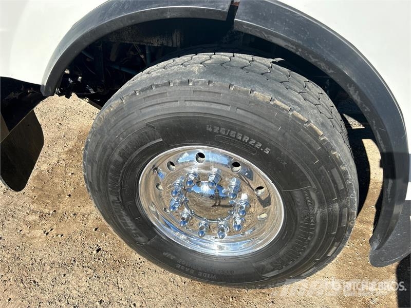 Western Star 4900SB 8x6 Tri/A Day Cab Truck Tractor 트랙터 유닛