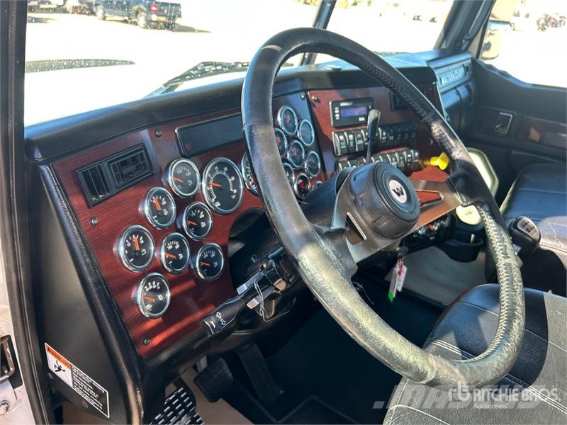 Western Star 4900SB 8x6 Tri/A Day Cab Truck Tractor 트랙터 유닛