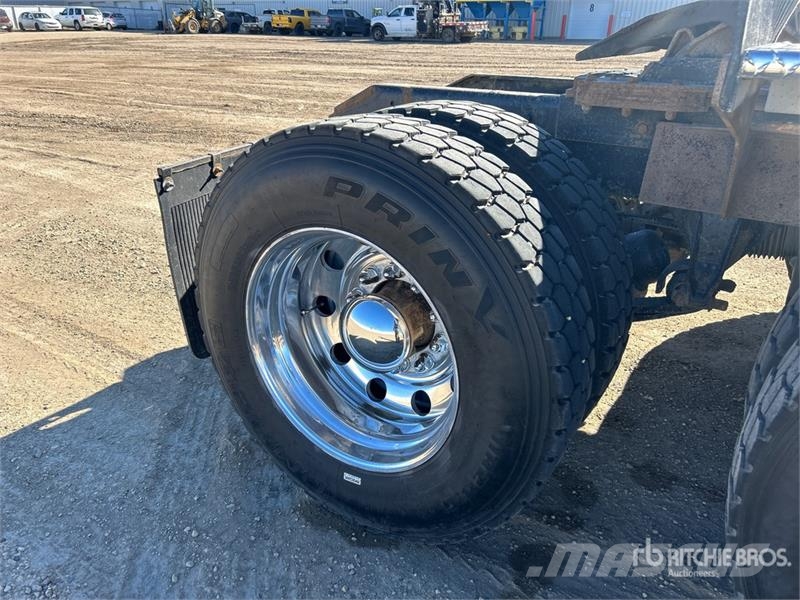 Western Star 4900SB 8x6 Tri/A Day Cab Truck Tractor 트랙터 유닛