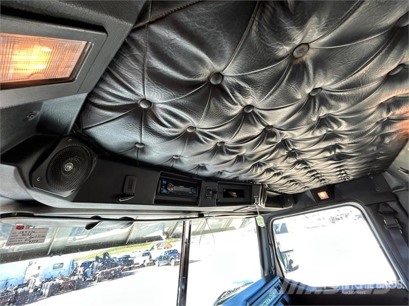 Western Star 4900SB 8x6 Tri/A Day Cab Truck Tractor 트랙터 유닛