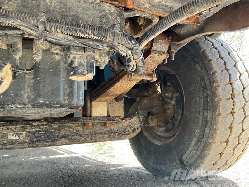 Western Star 4900SB 8x6 Sleeper Winch Truck Hinausautot