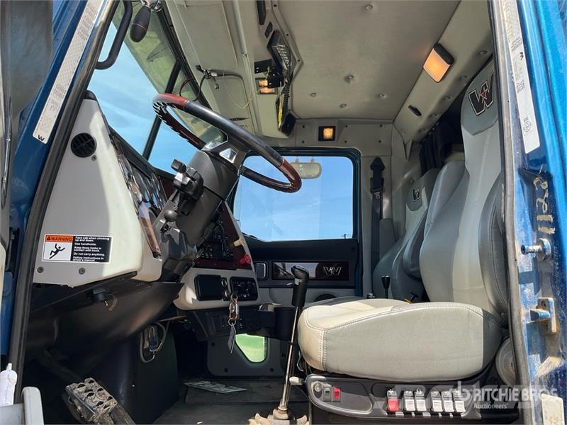 Western Star 4900SB 8x6 Sleeper Winch Truck Hinausautot