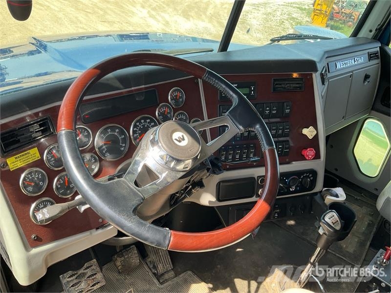 Western Star 4900SB 8x6 Sleeper Winch Truck Hinausautot