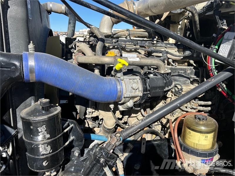 Western Star 4900SB 8x6 Tri/A Day Cab Truck Tractor 트랙터 유닛