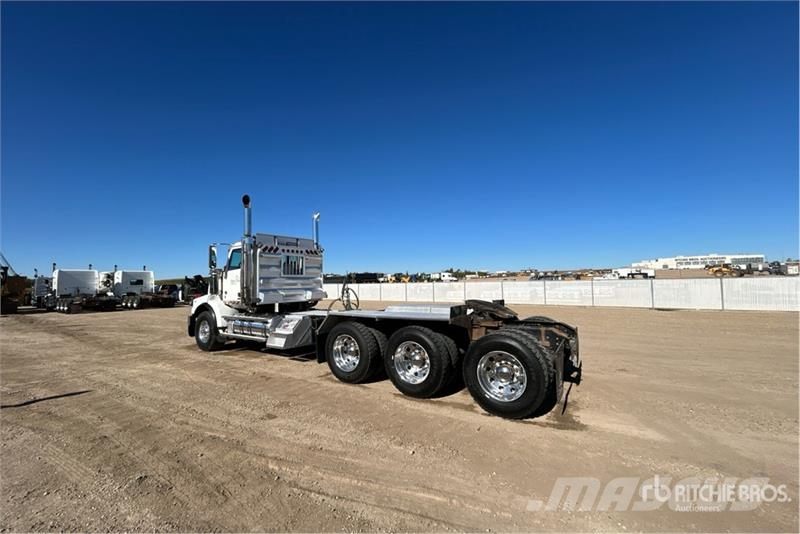 Western Star 4900SB 8x6 Tri/A Day Cab Truck Tractor 트랙터 유닛