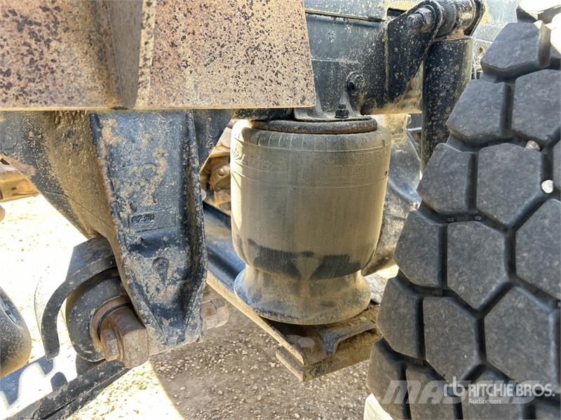 Western Star 4900SB 8x6 Tri/A Day Cab Truck Tractor 트랙터 유닛