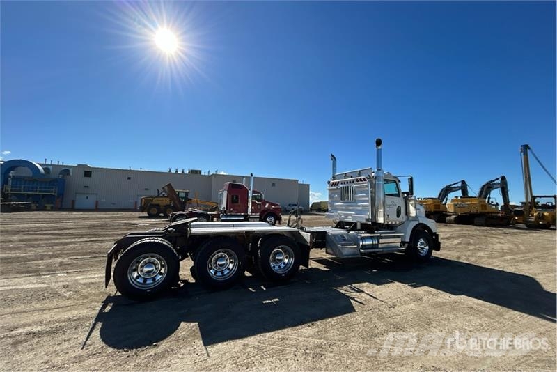 Western Star 4900SB 8x6 Tri/A Day Cab Truck Tractor 트랙터 유닛