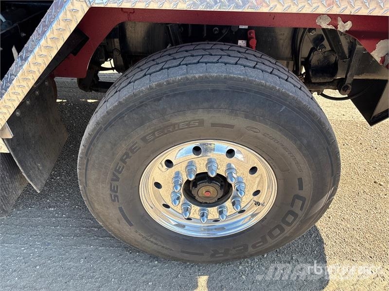Western Star 4900XD 8x6 Sleeper Winch Truck Hinausautot