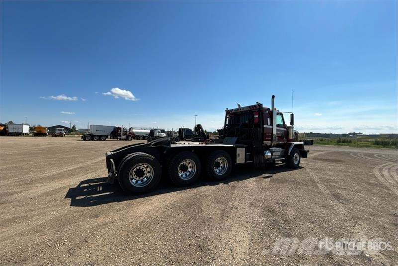 Western Star 4900XD 8x6 Sleeper Winch Truck Hinausautot