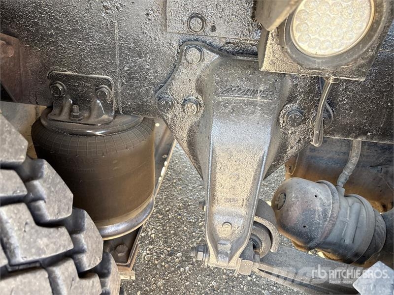 Western Star 4900XD 8x6 Sleeper Winch Truck Hinausautot