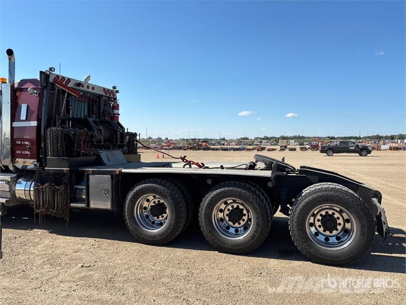 Western Star 4900XD 8x6 Sleeper Winch Truck Hinausautot